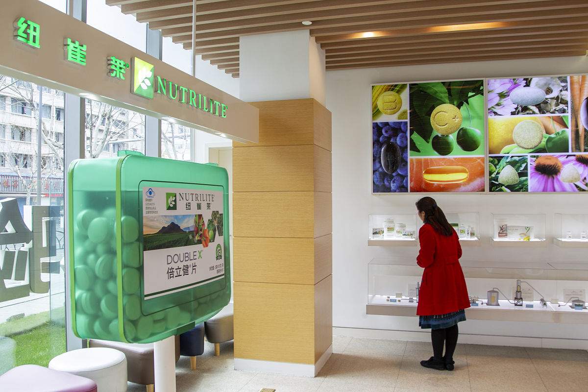 纽崔莱创立于1934年是全球少数拥有自有的经认证的有机农场的维生素及膳食补充品品牌。纽崔莱始终遵循着自然的生态法则通过科学方法汲取自然力量严格把控从种子到成品的每一步守护产品的自然纯净和卓越品质。生产的营养补充品销售至全球多个国家和地区深受信赖。纽崔莱始终坚信营养解决方案能让我们把我健康的主动权活出更健康的自己让生活更美好。提取以上内容的关键词