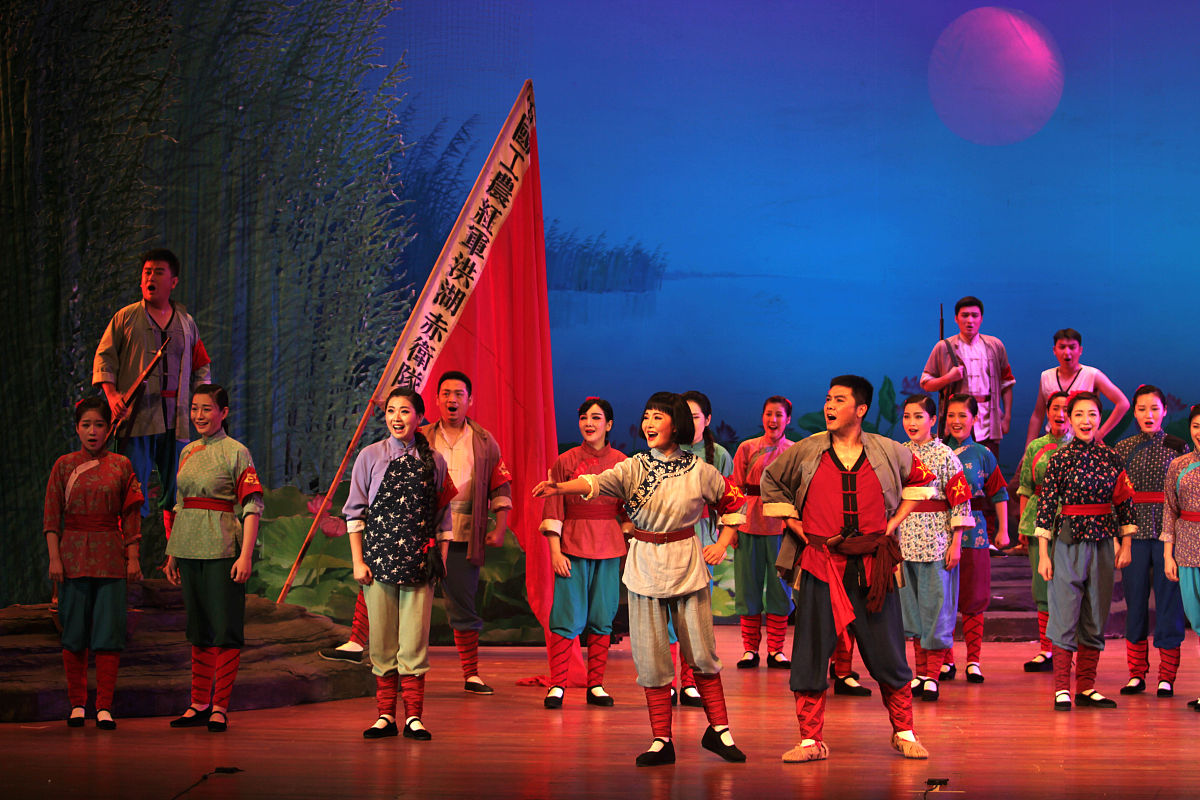 洪湖赤卫队：创作背景、技巧、过程及意义