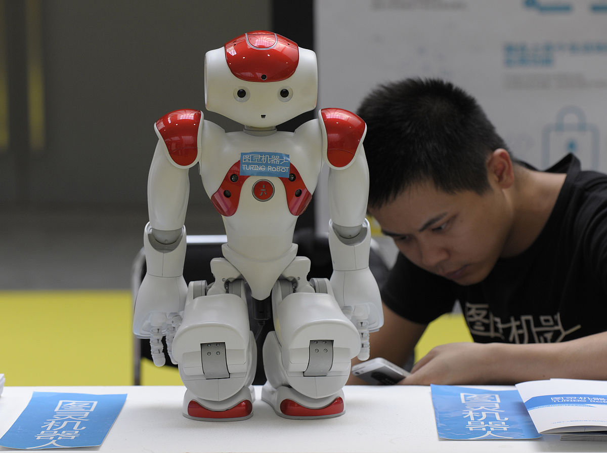 奇奇兔：充满创意的编程教师和机器人发明家