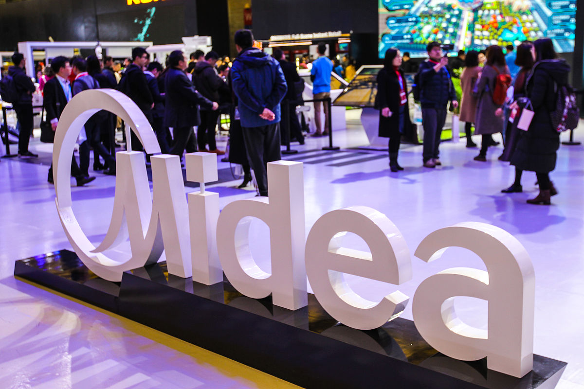 请将这段话大体改写你应尽可能多地使用同义词替换其中的词语通过调整语序增减字数替换同义词等方式 避免与原文出现连续8个字相同的句子可以在无法替换的句子中间插入一些无意义又无影响的词语来规避也可以在不影响其含义的情况下修改语序使这段话更加具有逻辑符合论文的规范必须严格遵守这条规则。加强段落之间的过度不要有第一人称由图可见美的集团在转型后才开始进入世界500强榜单说明在实施数字化转型之前美的集团的品牌价 请将这段话大体改写你应尽可能多地使用同义词替换其中的词语通过调整语序增减字数替换同义词等方式 避免与原文出现连续8个字相同的句子可以在无法替换的句子中间插入一些无意义又无影响的词语来规避也可以在不影响其含义的情况下修改语序使这段话更加具有逻辑符合论文的规范必须严格遵守这条规则。加强段落之间的过度不要有第一人称由图可见美的集团在转型后才开始进入世界500强榜单说明在实施数字化转型之前美的集团的品牌价