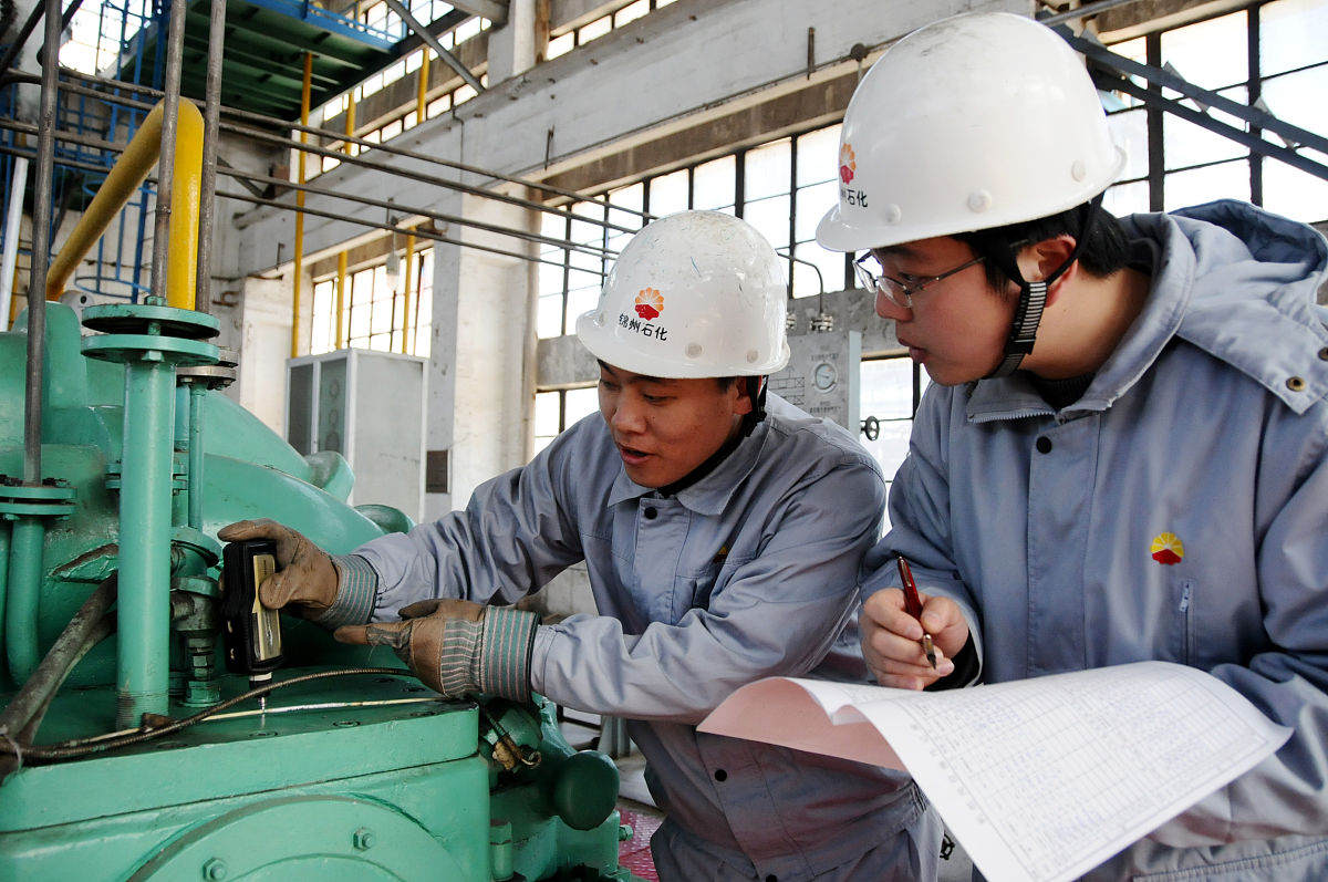 四川石油学校2019-石油井场电工专业招生