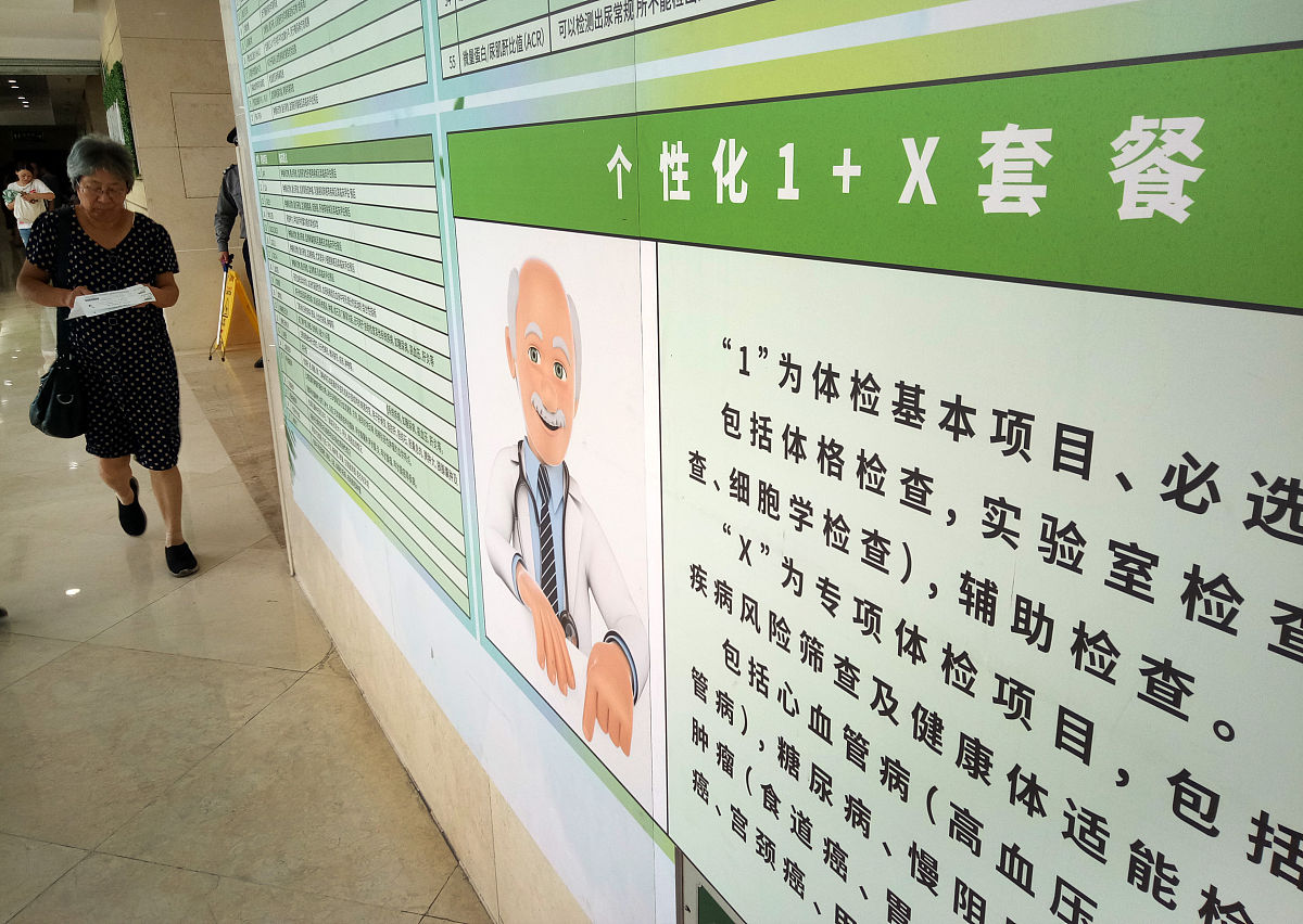 1、护士必须具备的哪些职业素养 A、有良好的医德医风廉洁奉公。不做违反道德良心的不合法操作或不忠于职守的工作以维护职业的声誉。B、具有诚实的品格、较高的道德修养及高尚的思想情操。C、热爱护理事业热爱本职工作具有为人类健康服务的敬业精神。为什么