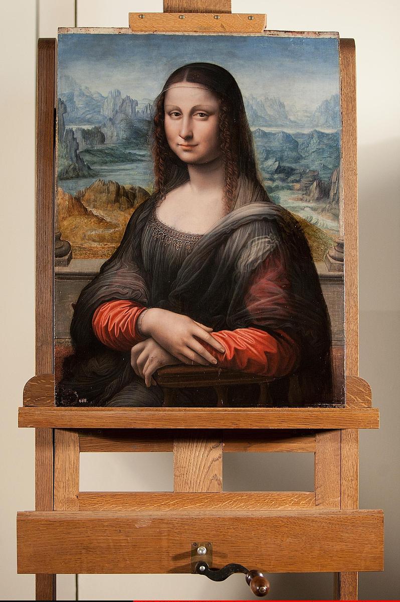 用诗歌描述一幅名画画蒙娜丽莎的微笑