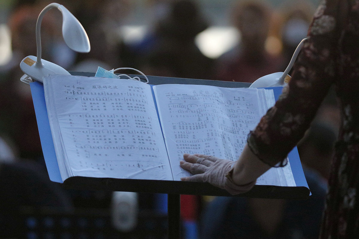 中小学古诗文写作技巧资源应用于学生写作教学的学科素养理论依据中小学古诗文写作技巧资源应用于学生写作教学的学科素养理论依据主要包括以下几个方面：1 语言素养：古诗文是中华文化的瑰宝具有深厚的历史、文化、艺术价值。学生通过学习古诗文可以提高自己的语言素养掌握汉语的基本语法、词汇、修辞等方面的知识从而提高自己的写作能力。2 文化素养：古诗文是中国文化的重要继续