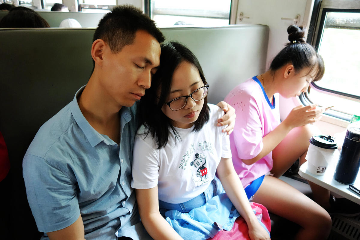 大一已经过完我不知道曾经的20班的班长是否找到自己的坐标！ 高中班主任给你发了这条消息你该如何得体的回复