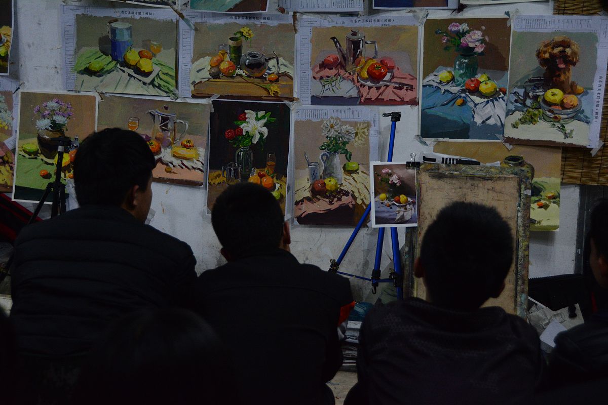 我是一名小学和初中的美术教师现需要我对自己的个人教学工作做个总结包括思想方面、教学工作方面包括对未来的期望和努力的方向请你给我写一篇总结