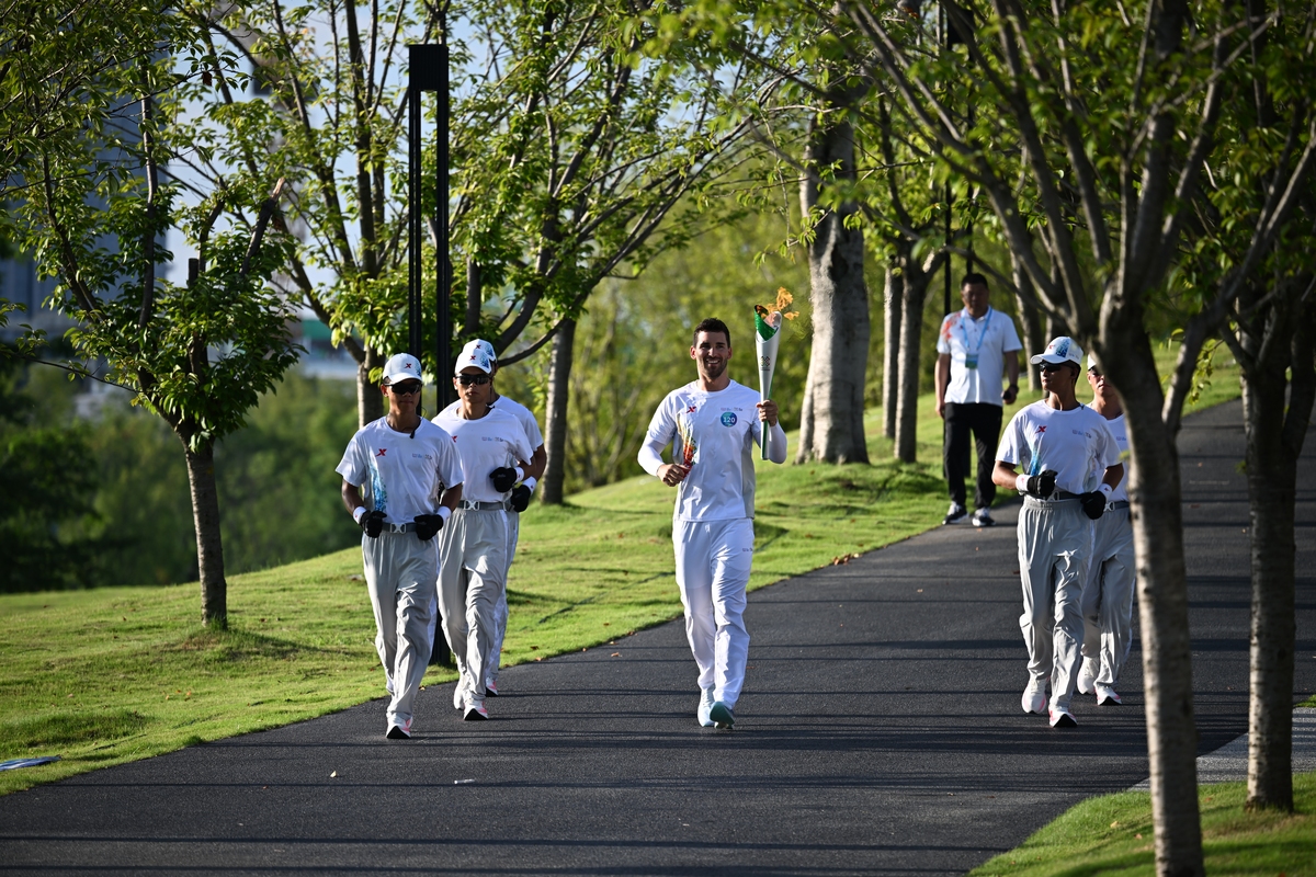 阳光明媚，适合户外活动！今天天气真不错