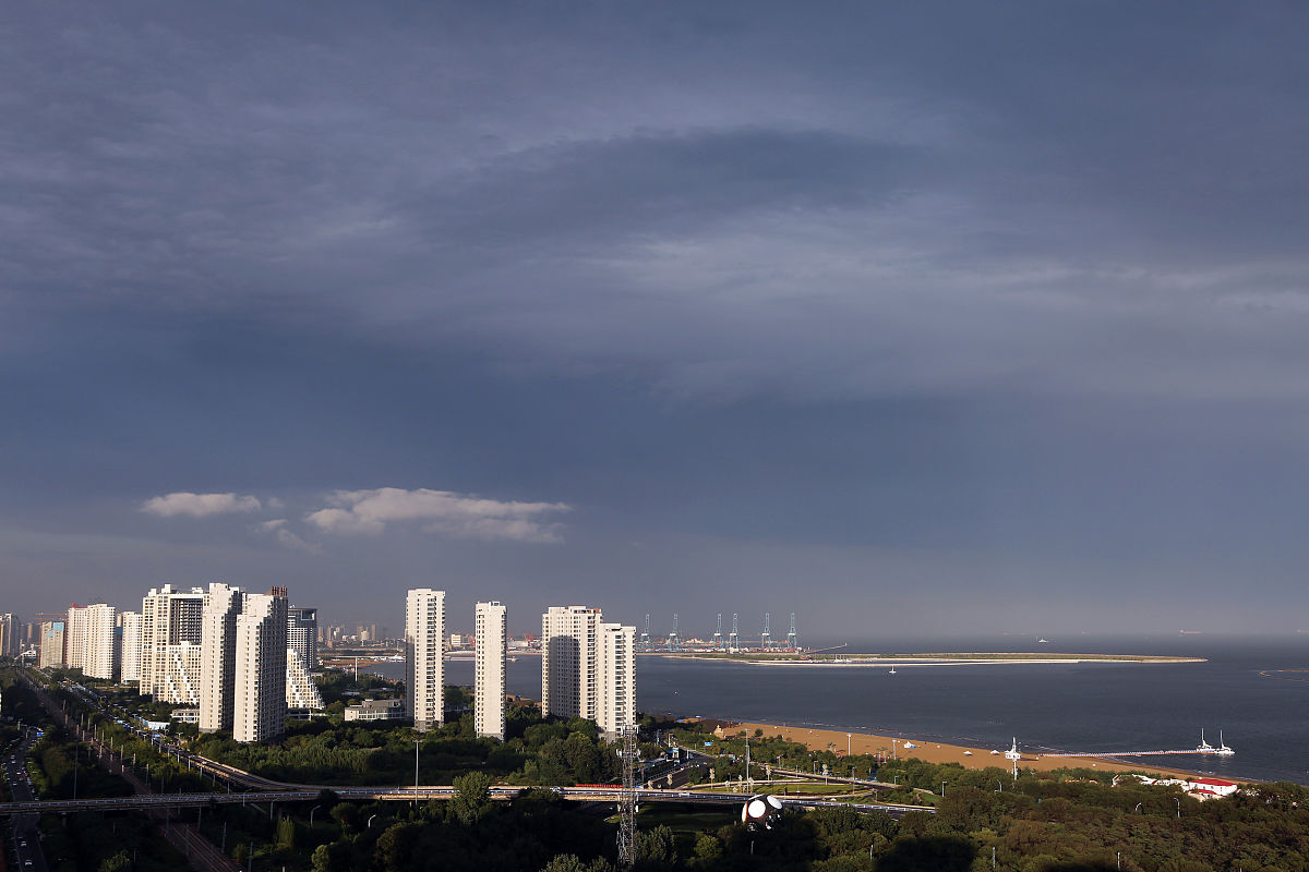 2020年9月8日,河北秦皇岛,受台风海神影响,金梦海湾大雨过后的天空云