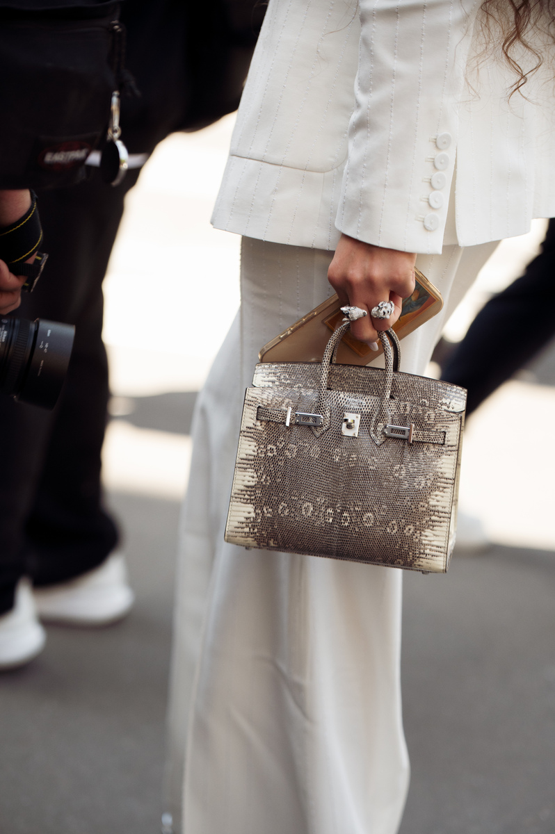 时尚传奇Jane Birkin离世，爱马仕铂金包的永恒魅力将继续传承