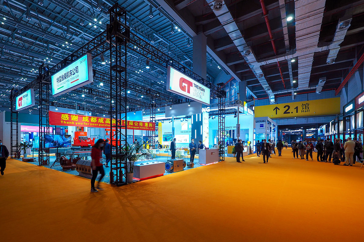 上海新国际博览中心办展费用预算指南：42000平方米展览面积