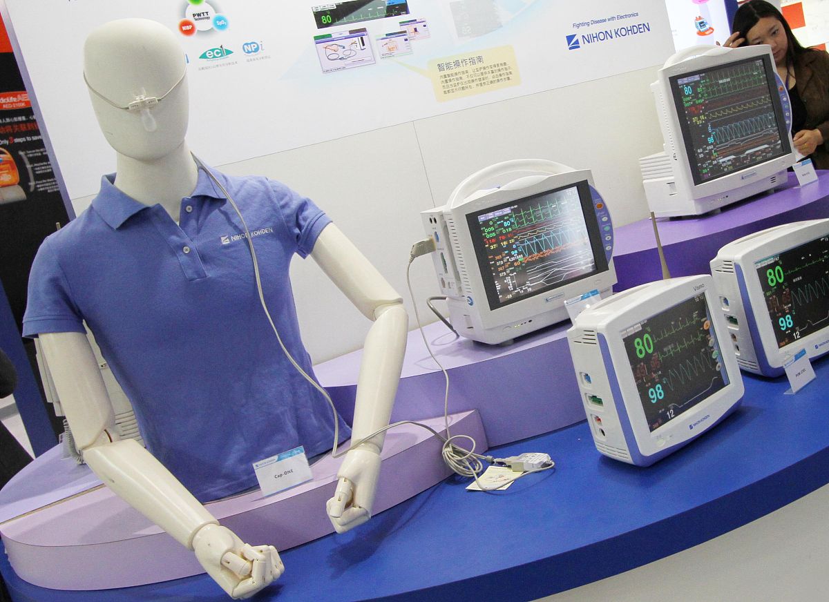 基于可穿戴设备的多模态传感器系统：心电、脑电、肌电和胃电前端研究的实际应用案例