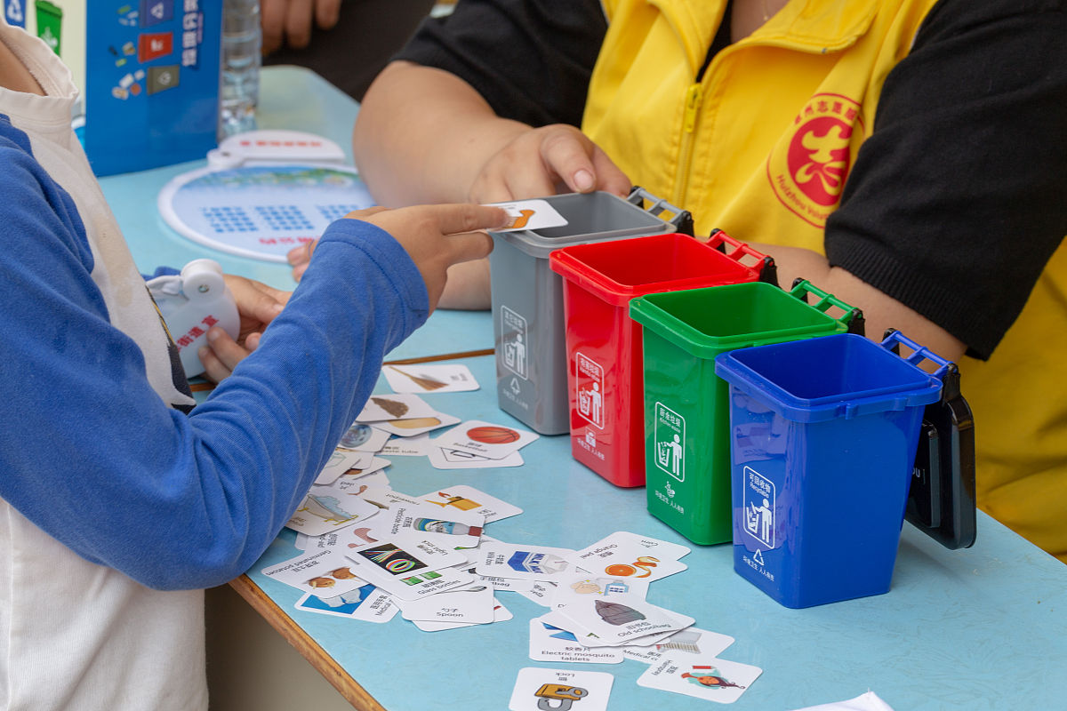 高中生垃圾分类督导实践：亲身参与，了解环保重要性