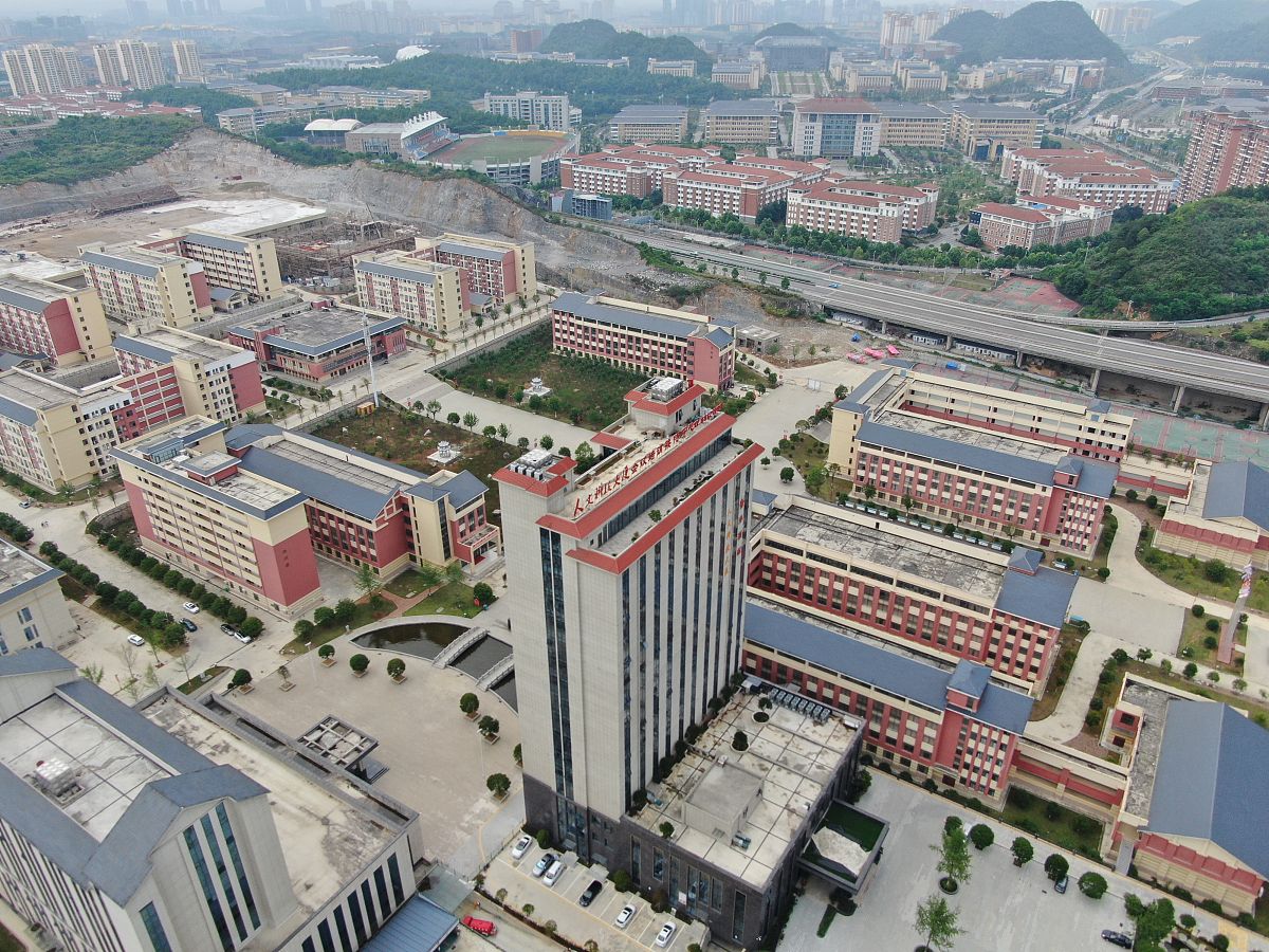 贵阳航空服务专业大学推荐：贵州民族大学、贵州大学、贵州商学院