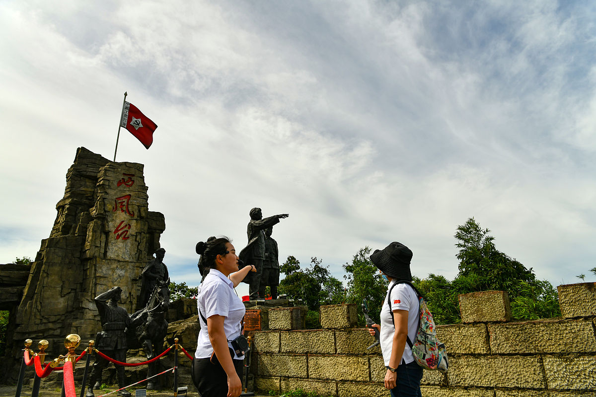 与界碑共舞，留下你的旅程印记