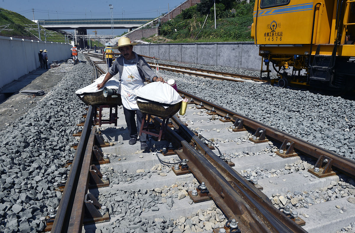 初中读重庆高铁学校轨道交通哪里好