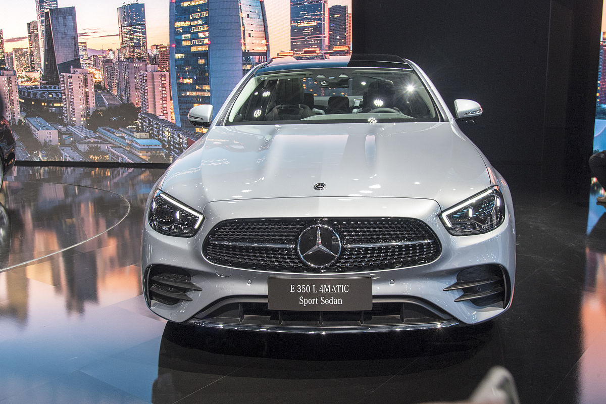 2020年9月26日,北京国际车展,奔驰新一代e 350 l 4matic运动轿车.
