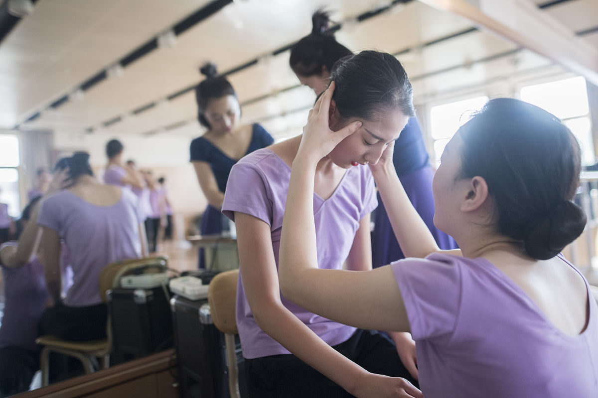 「学美容美发哪个学校好」哪个学校开设有美容美发专业