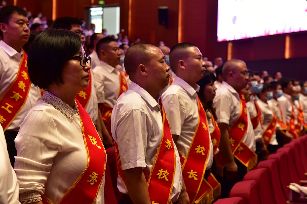 校优秀教研室奖颁奖词：表彰教学研究卓越成果