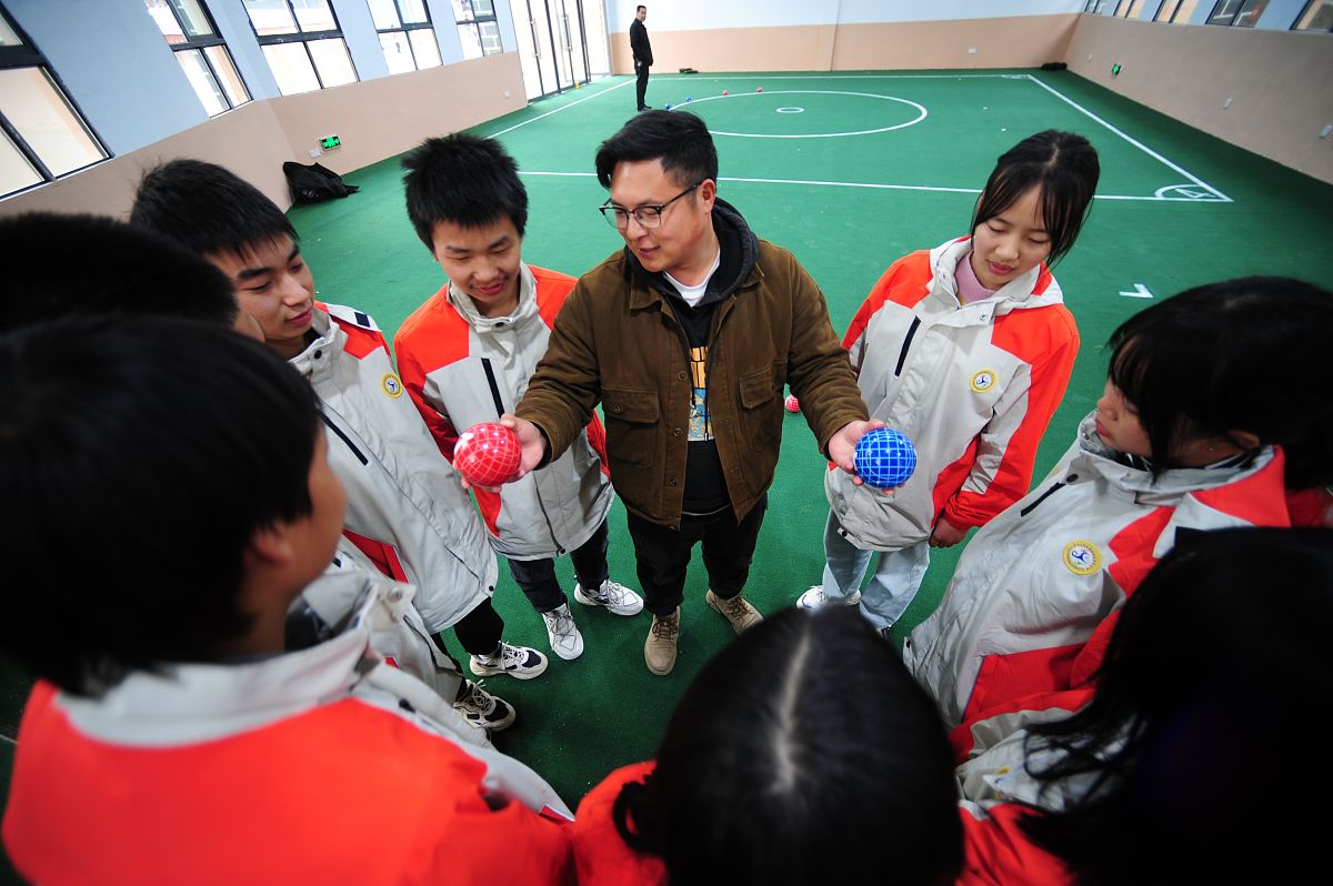 重庆汽修学校排名：哪所学校更有前途？