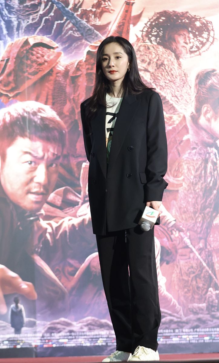 2021年2月25日,上海,杨幂现身《刺杀小说家》路演.杨幂