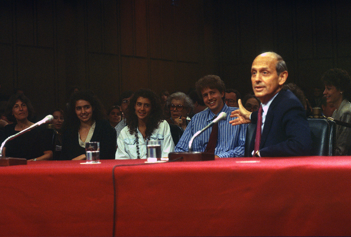 杰克逊霍尔年会历史事件：从经济衰退到金融危机