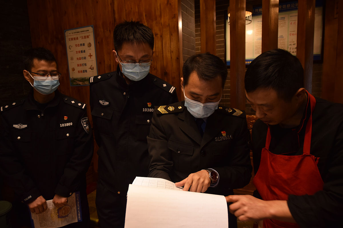 执法人员投诉商家时哭腔？如何提供帮助？