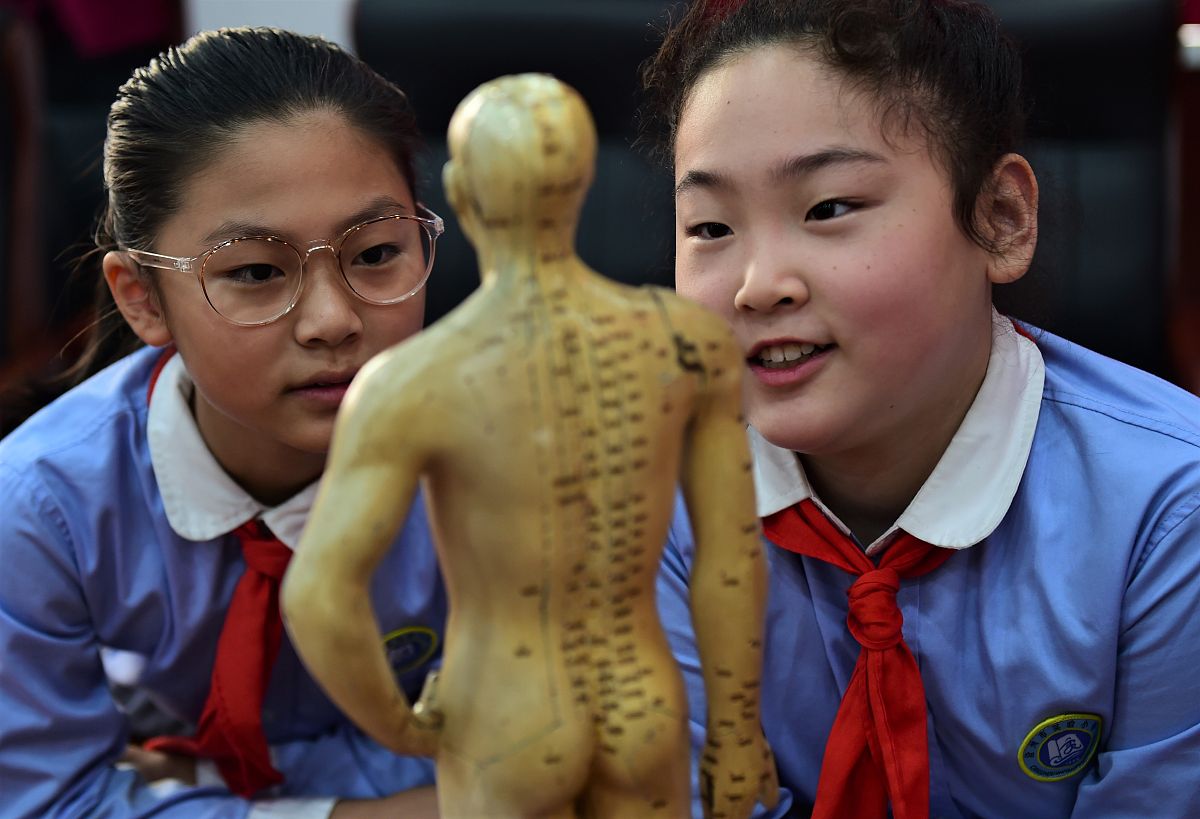 藏医对高原下的肝脏损伤的病因病机治则治法的认识