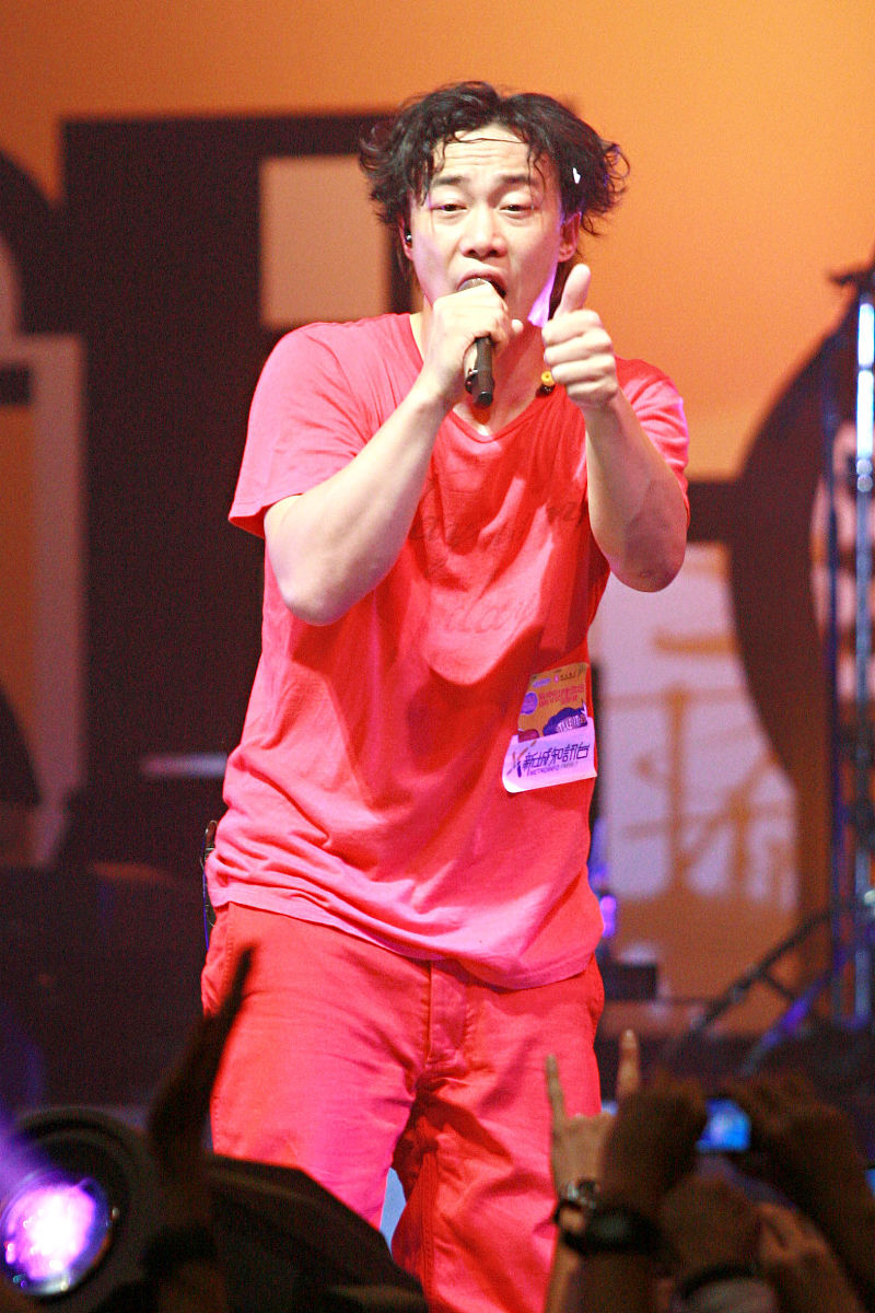 恨不懂你会全部的爱我恨不懂你会这样的爱我是哪个歌的歌词