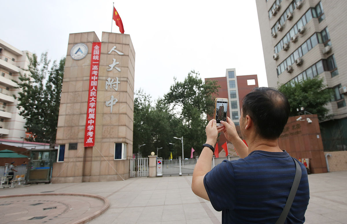 西安铁路学校地址：位于雁塔区，交通便利