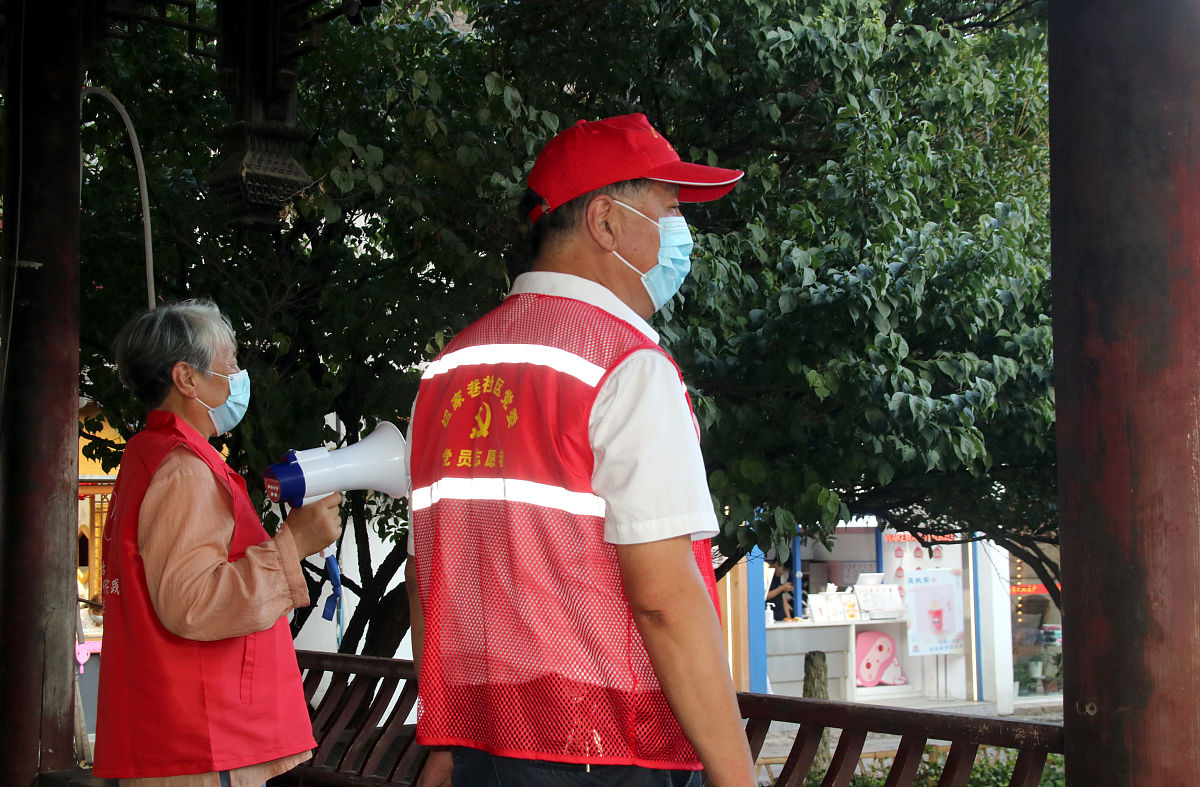 我是一名工作了三年的辅警。请帮我写一份年终总结。