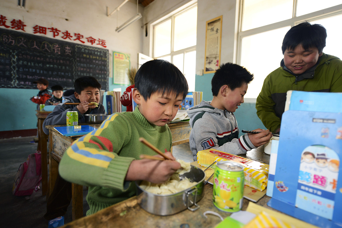 根据论文题目农村小学心理健康教育存在的问题及解决策略 写一下完成本论文的研究应具备的条件、研究方法及研究措施