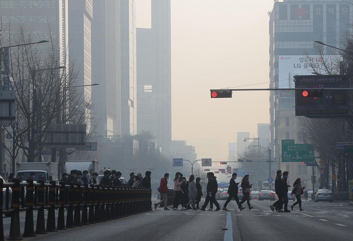 喧哗与骚动：城市生活的两面性