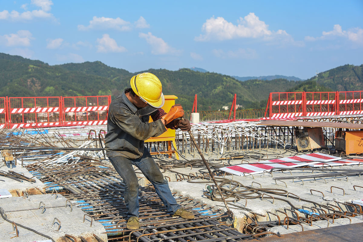 陕西江河工程项目管理公司施工安全管理实习摘要