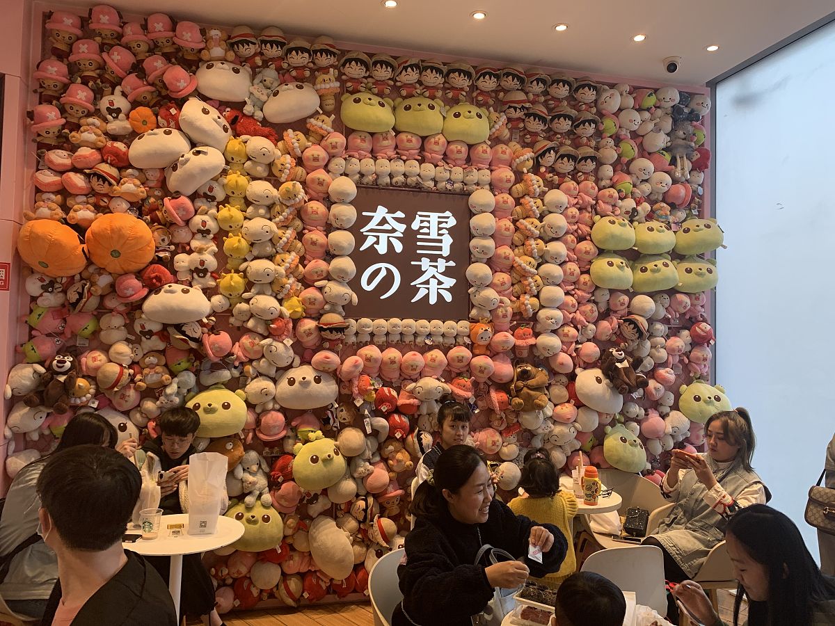 奈雪CUP美术馆计划第四期跨年杯文案分析：传播优势解析