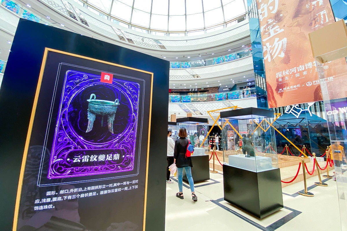 请以科幻共读为主题拟定一个线下共读通知地点新街口新百负一楼时间2023年5月15日下午2点