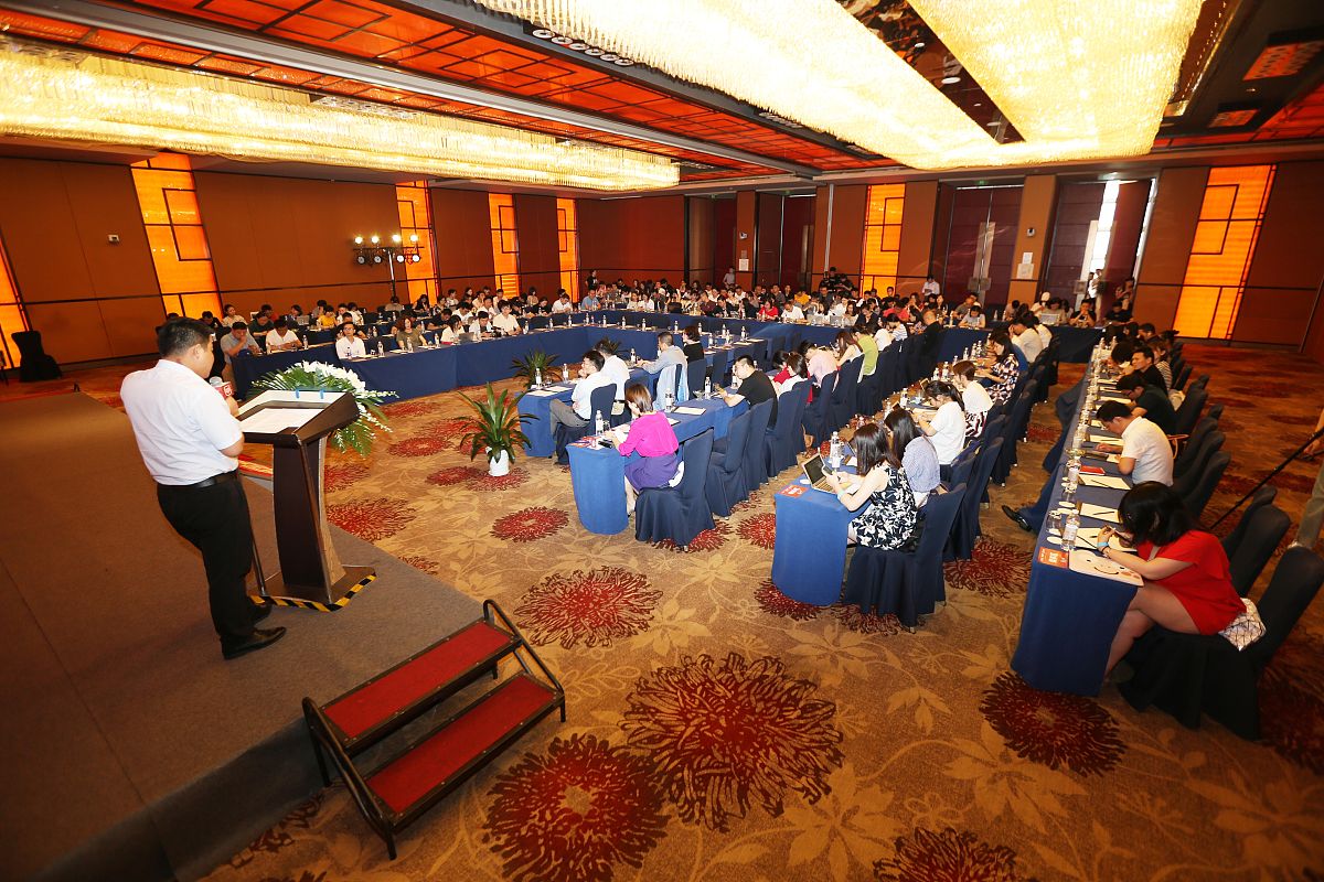 重要通知：周日晚公司会议，讨论发展规划和战略布局
