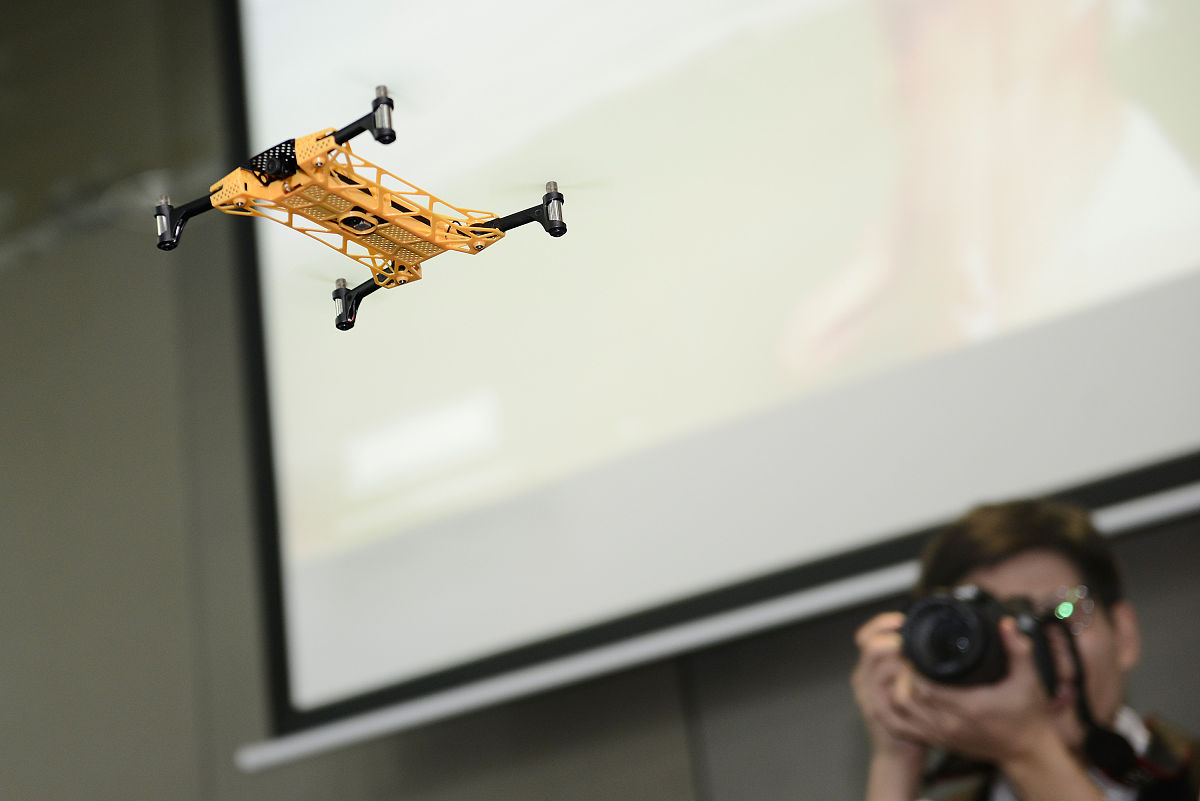 用相机对直升机拍摄的个人安全意识