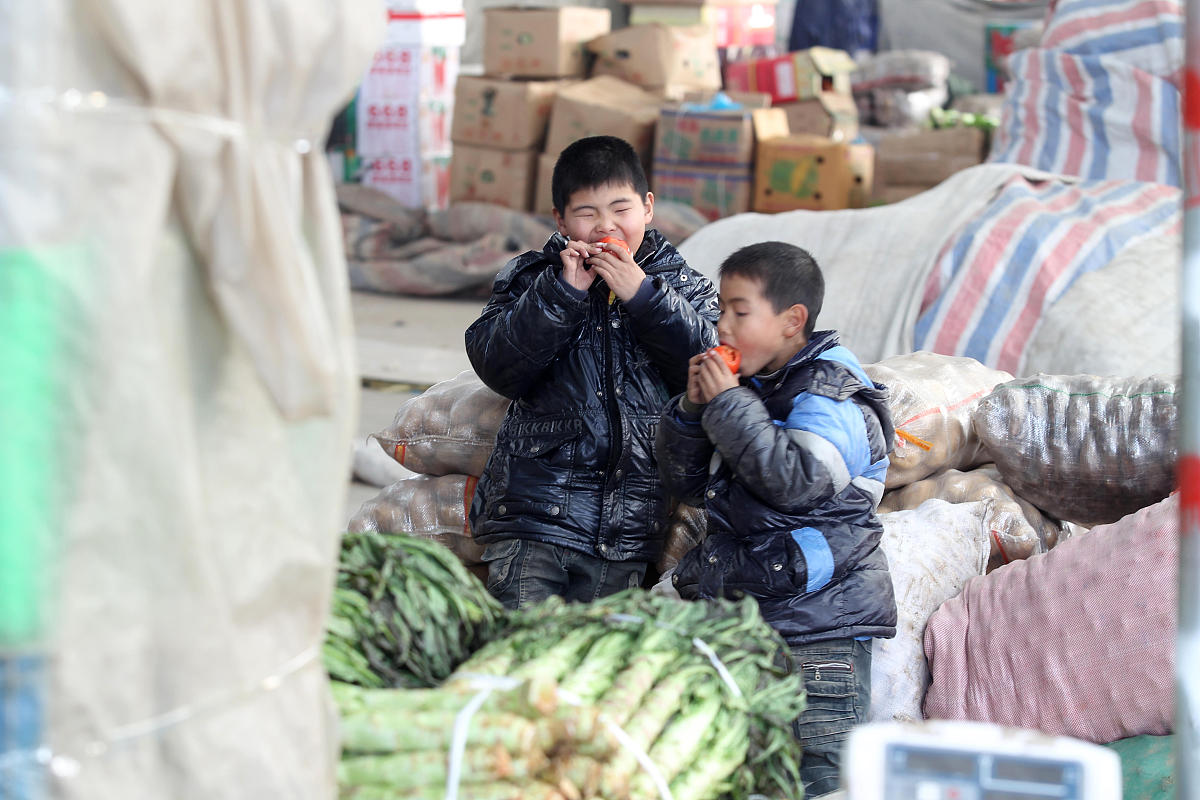 柳叶湖旅游度假区某超市购进一批商品该商品的进价为每件30元如果售价按每件40元出售每个月可卖出300件．市场调查发现：这种商品的售价每上涨2元每月少卖10件．如果超市决定该商品每件的售价高于40元但不超过60元．那么该商品的销售单价定为多少时每月的销售利润最大？最大利润是多少？