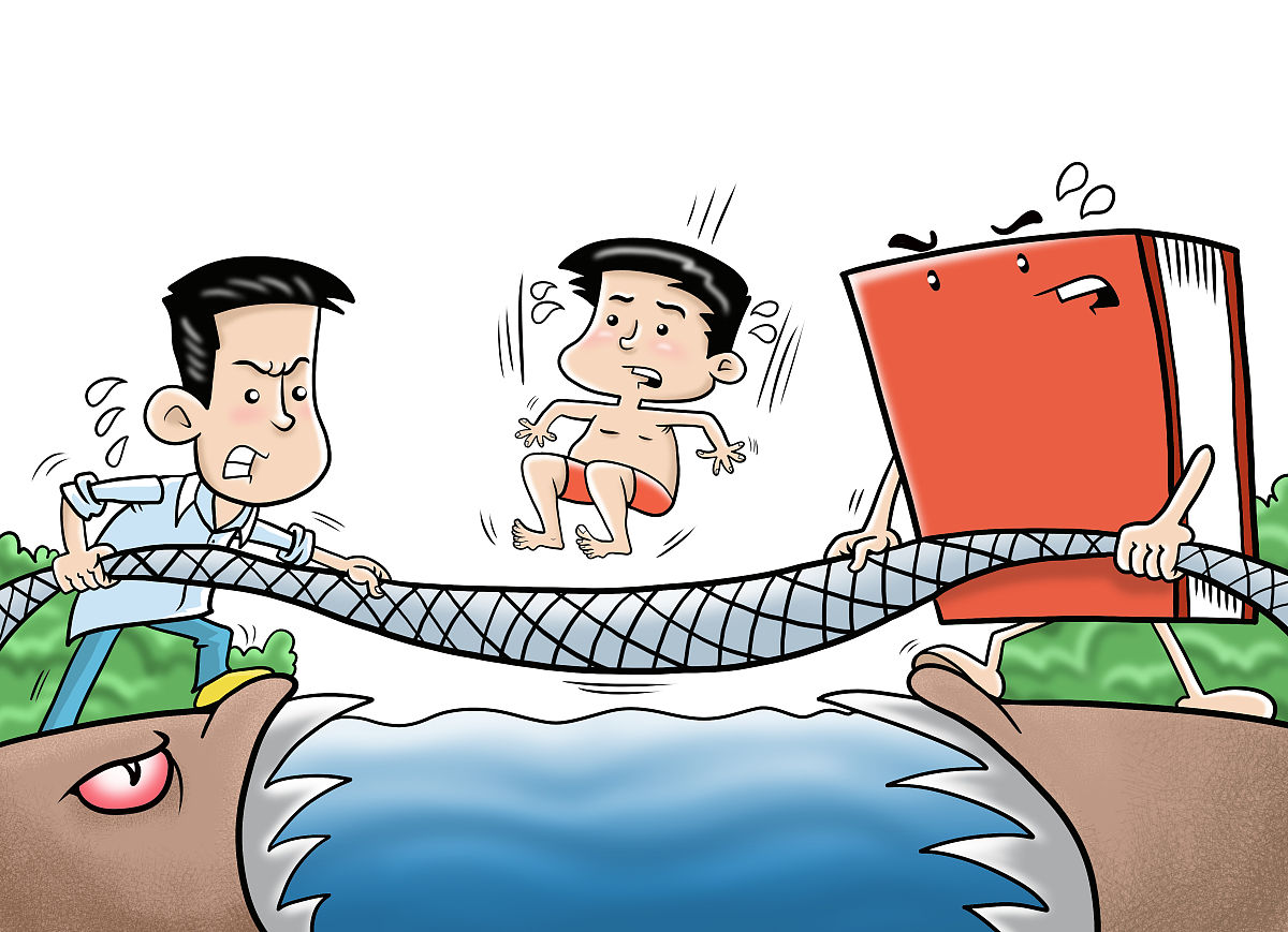 以妈妈和女朋友同事掉河里先救谁为话题写一篇500字左右的爆款文章