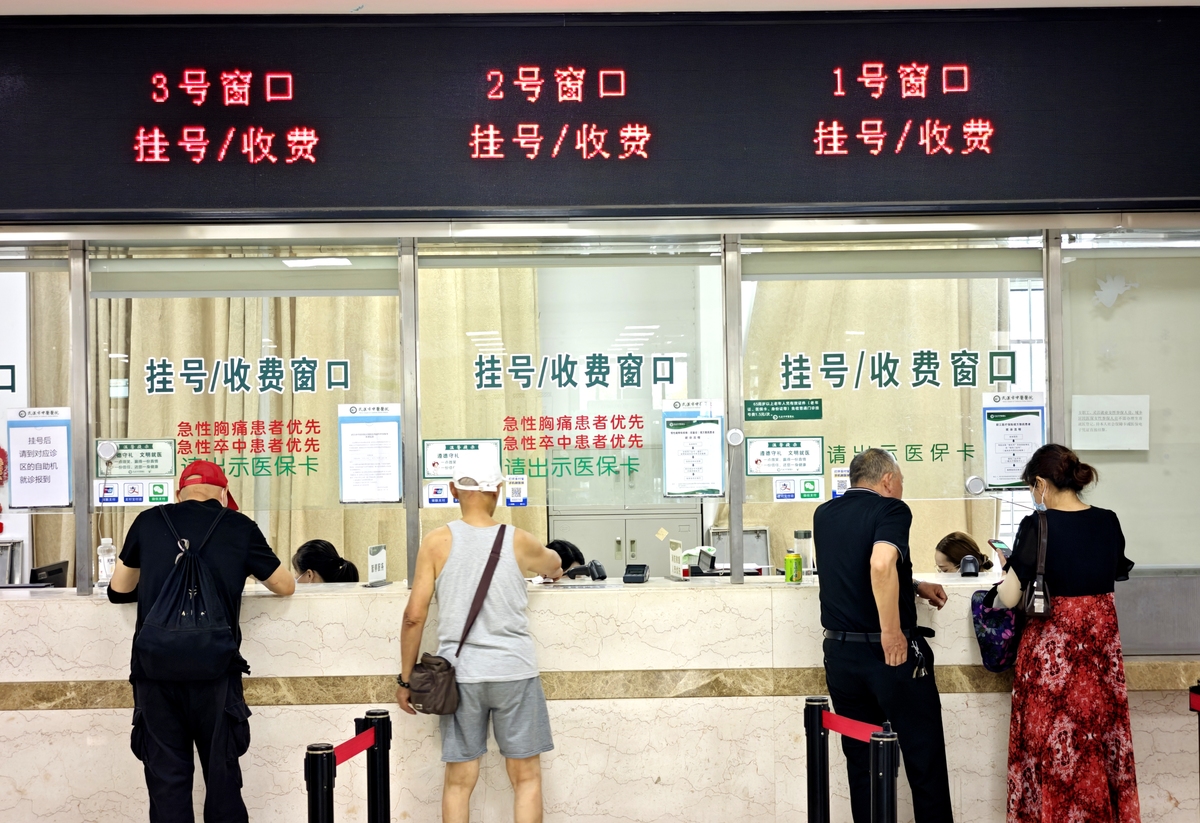 社区服务卫生中心帮我用180字详细描述