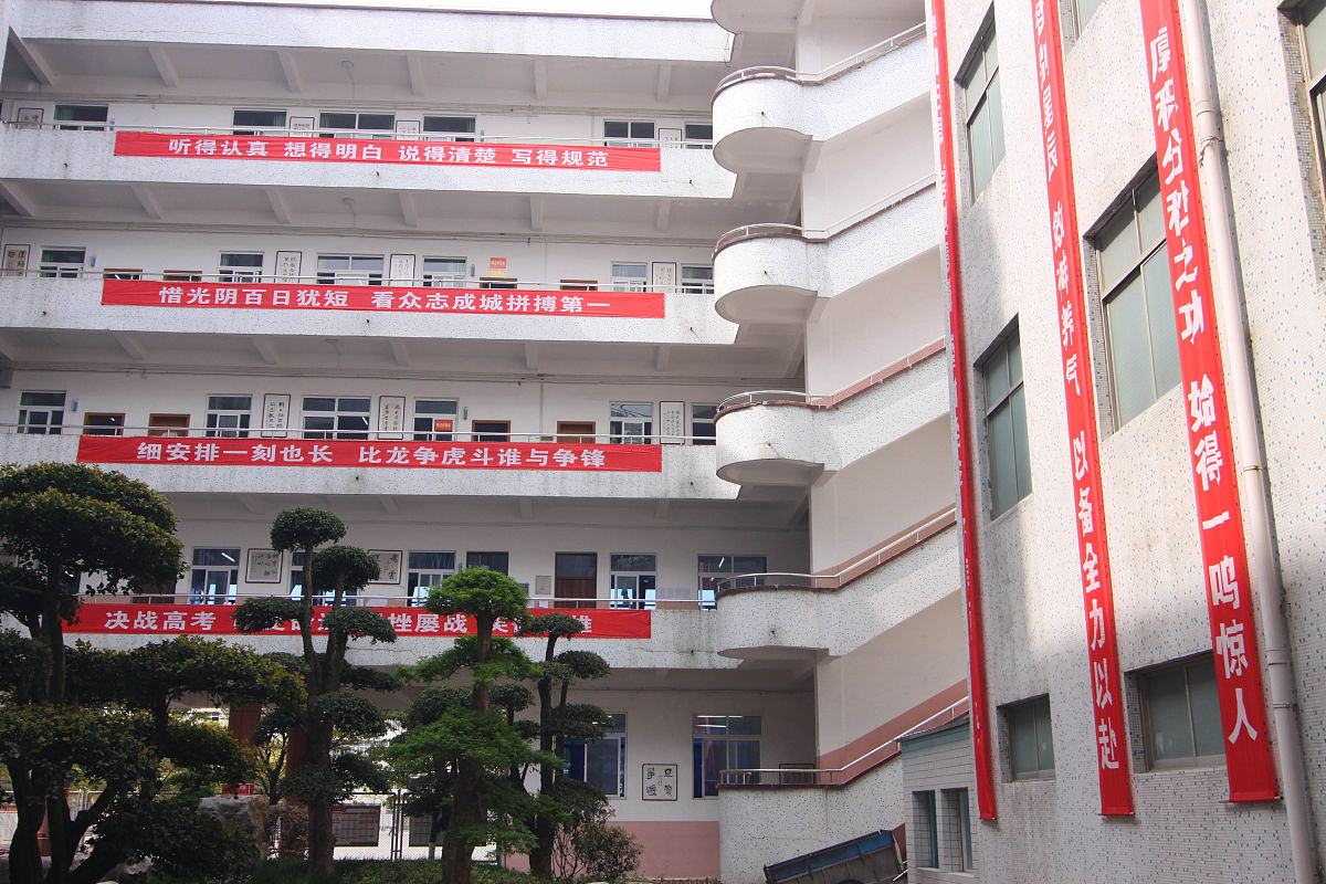 仁寿县第二高级职业中学：严谨校风，注重实践，培养全面发展人才