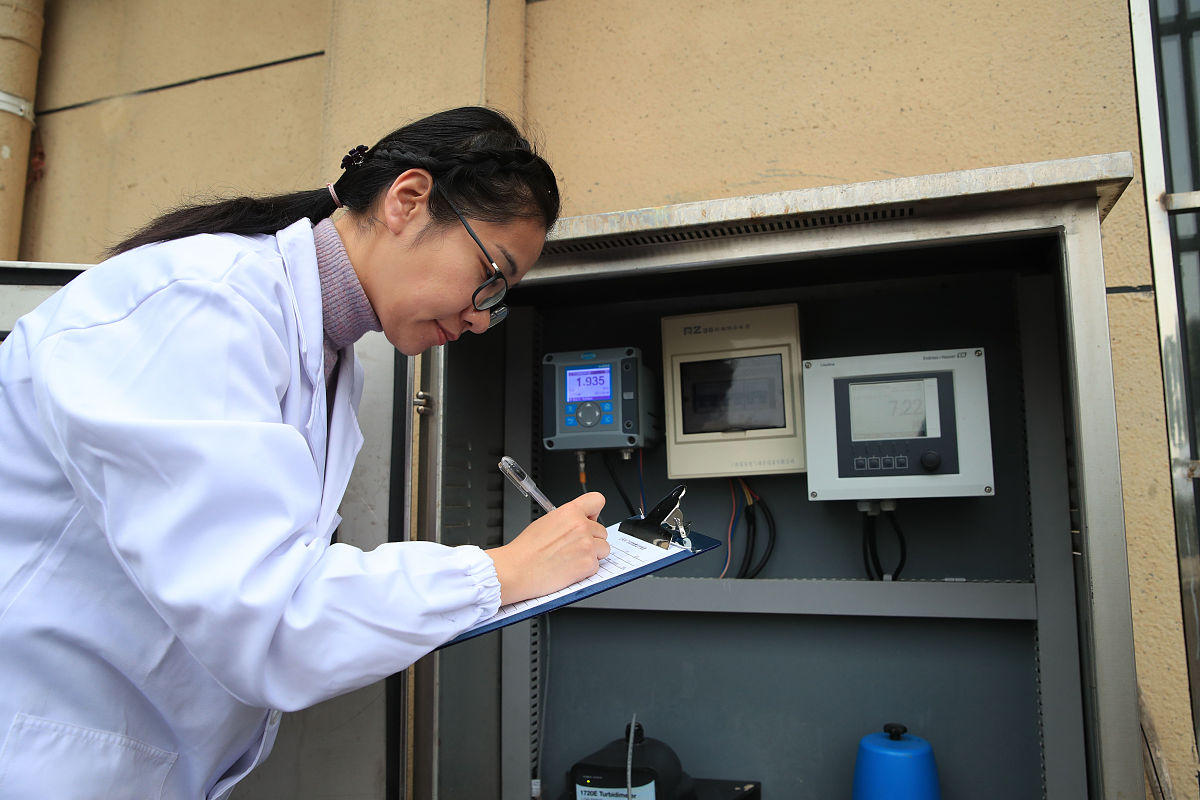 整理项目材料、协助水质监测实验、熟悉实验操作及仪器使用、清洗并整理实验器材、部分实验数据分析、协助撰写环境影响评价报告、档案整理扩展实习主要内容1000字