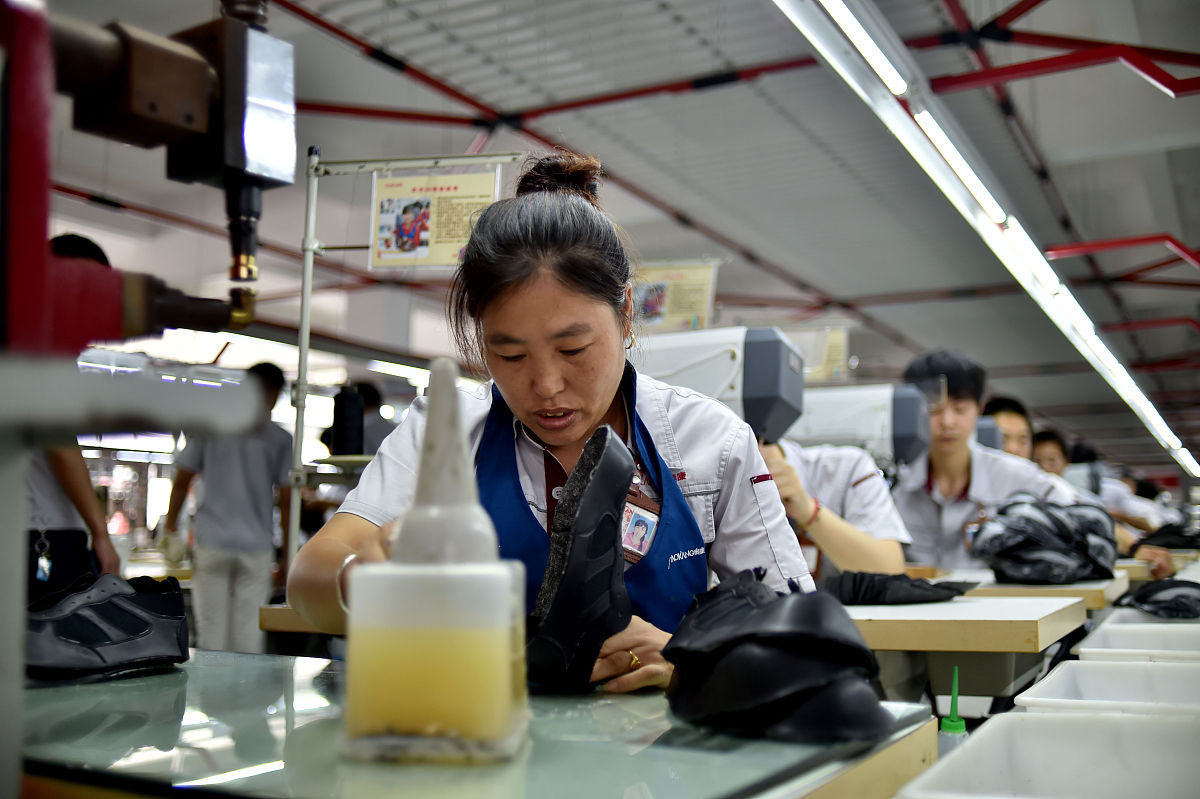 根据关键词进厂打工写出三个标题