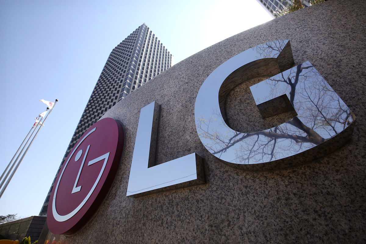 当地时间2021年4月5日,韩国首尔,韩国lg电子集团办公楼.a logo of lg 