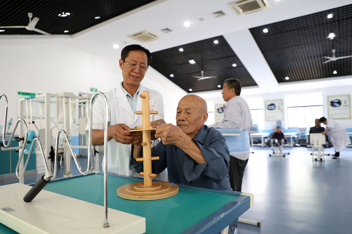 成都职业卫校康复治疗技术专业就业方向：广阔的职业前景