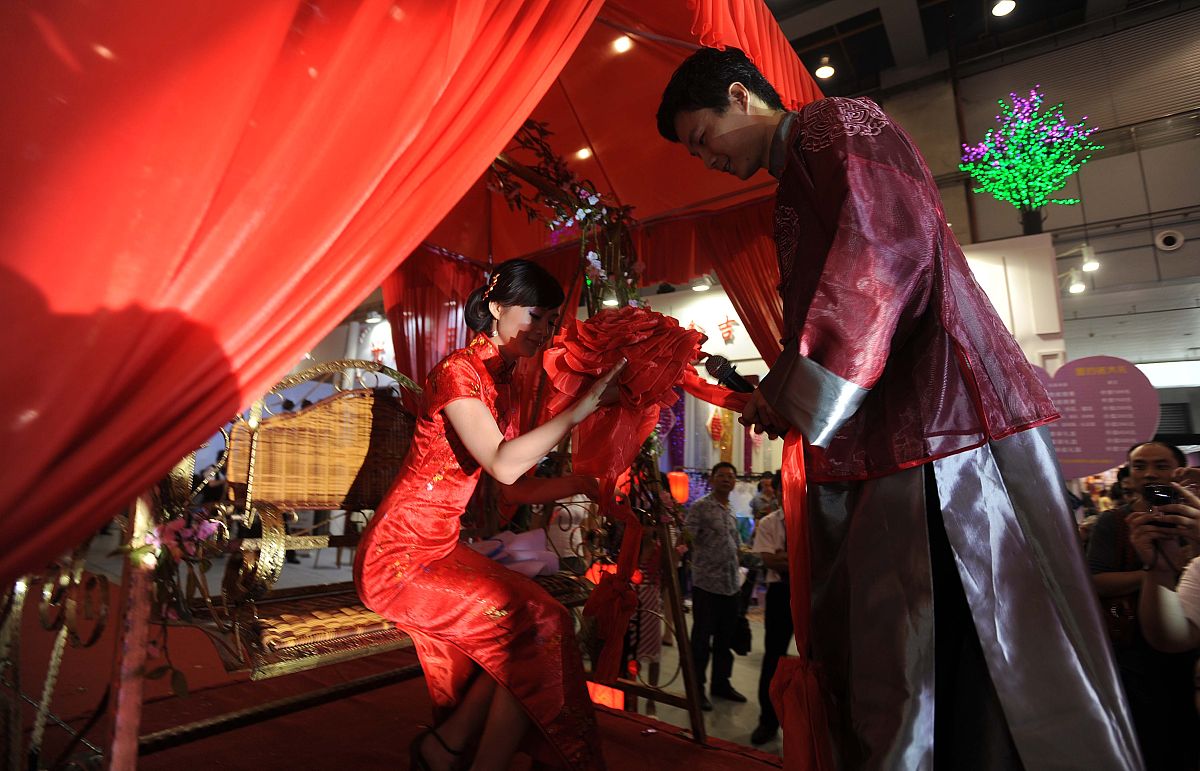 参加婚礼指南：着装、礼物、礼金、禁忌...