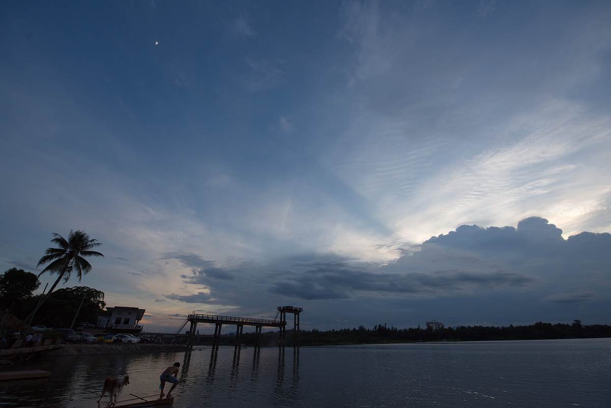 如何回复“从太阳升起干到月亮高挂”的问题