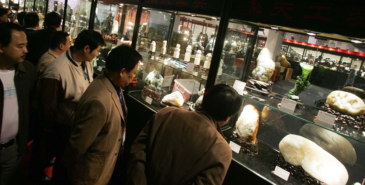 竹山县职业技术集团学校珠宝玉石加工与营销专业怎么样？就业前景如何？