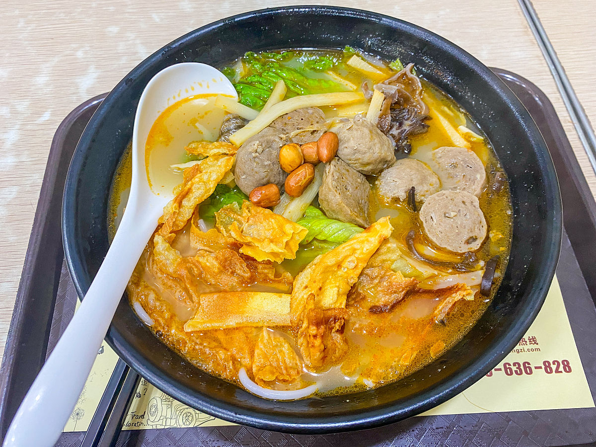 以【螺蛳粉火锅怎么做】为标题写一篇500字左右的文章