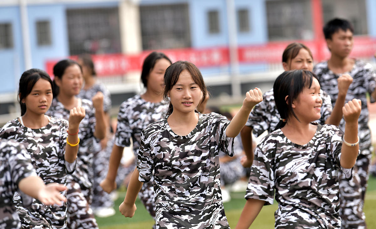 凯里高中女生毕业后读什么中专学校好